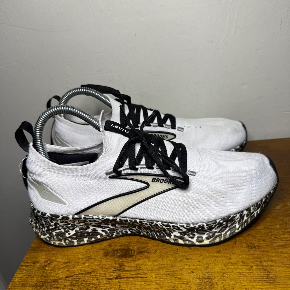 Brooks Levitate StealthFit 5 Running Shoes Womens Size 8 White 1203851B116